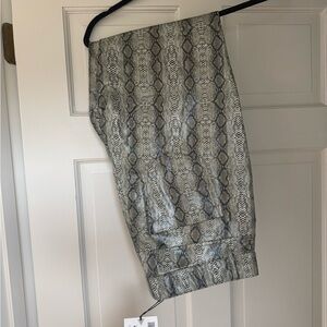 NWT ZARA Coated Snake Print cropped pants